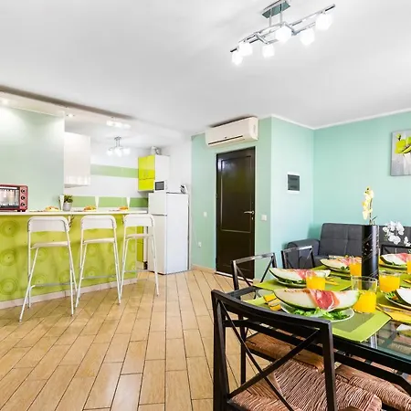 556 Shopping Centre Pueblo Canario Apartment *
